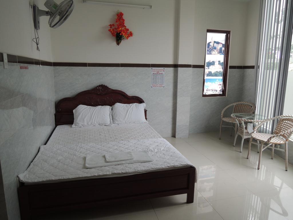 Hung Hieu Hotel Mỹ Tho Room photo