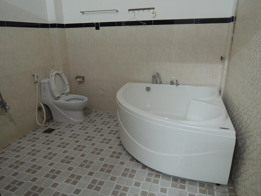 Hung Hieu Hotel Mỹ Tho Room photo