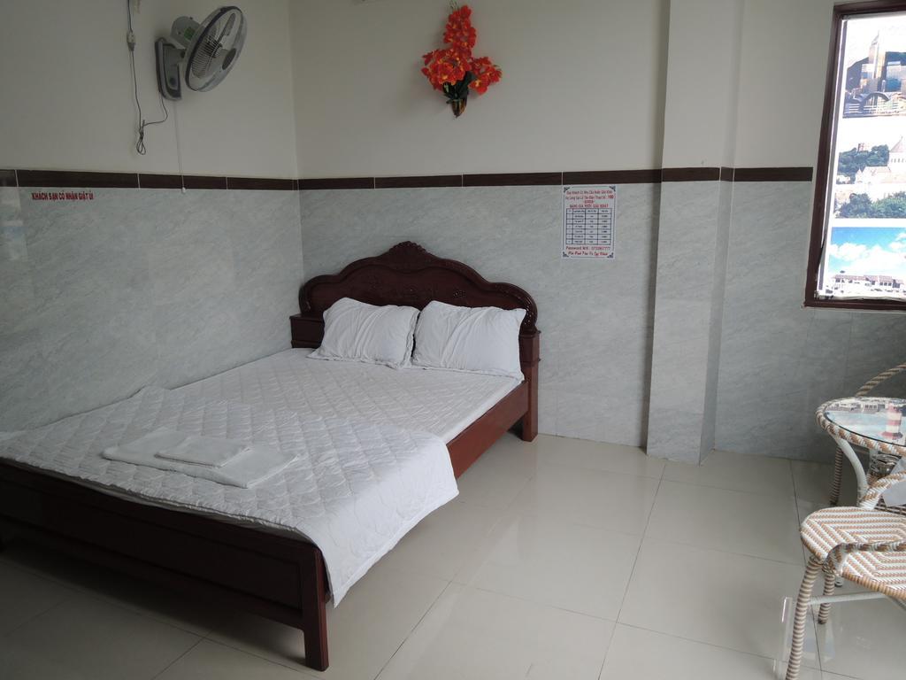 Hung Hieu Hotel Mỹ Tho Room photo