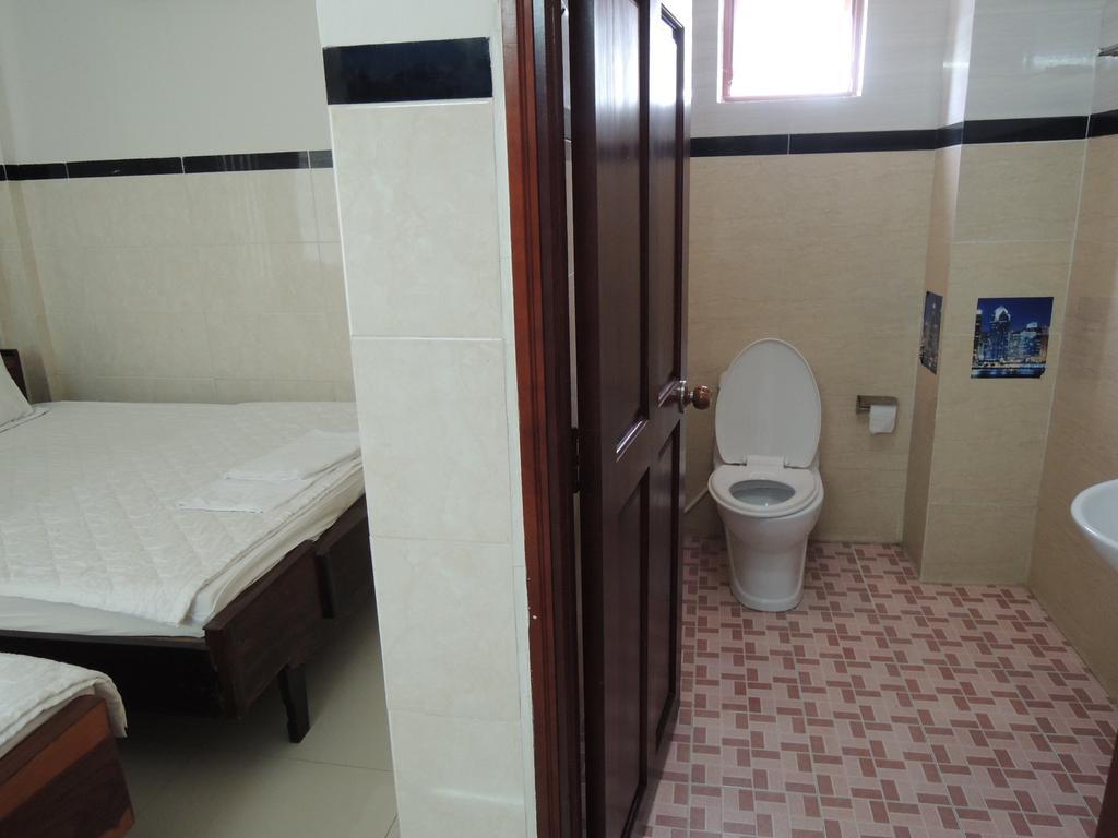 Hung Hieu Hotel Mỹ Tho Room photo
